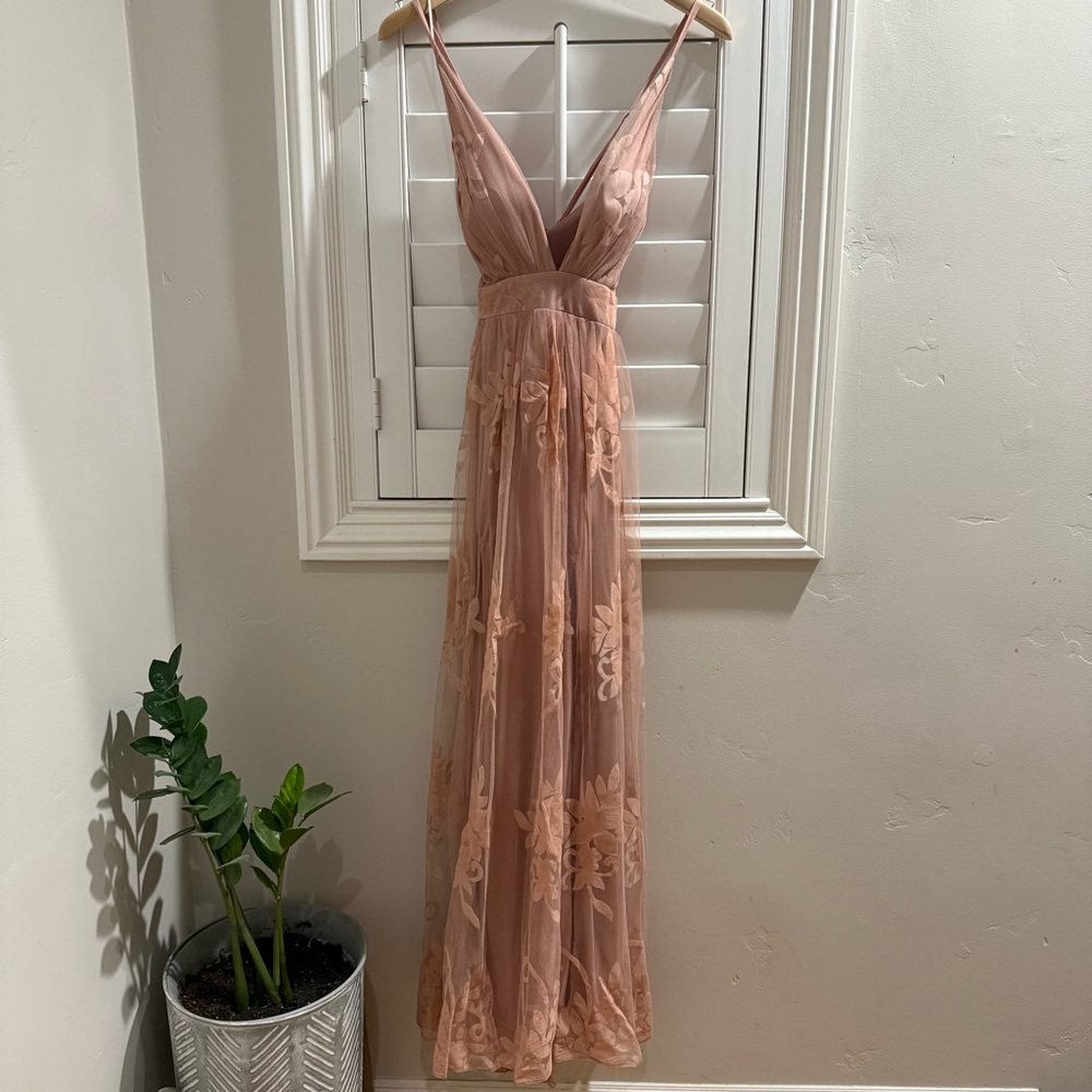 Unbranded Light Pink V-Neck Lace Maxi Dress - Size Small